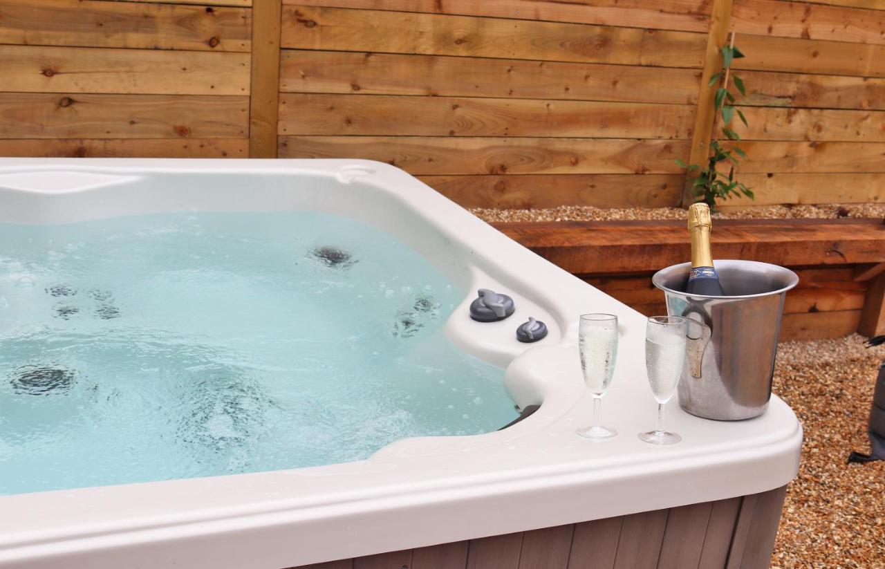 Pullman Cottage - The Culm Valley Inn Culmstock Екстер'єр фото