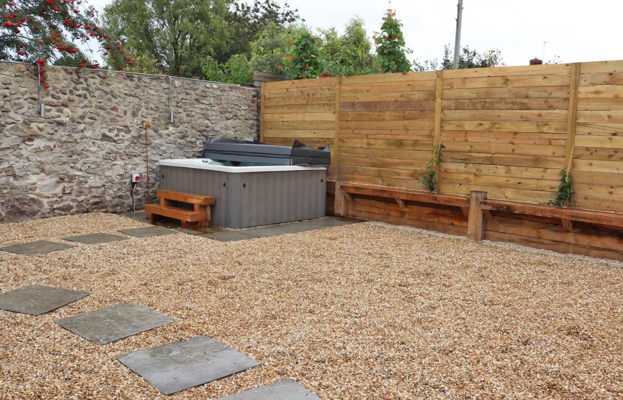 Pullman Cottage - The Culm Valley Inn Culmstock Екстер'єр фото